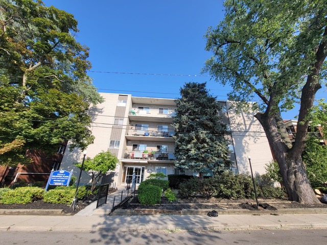 Hamilton Condo: 21 Balmoral Ave South