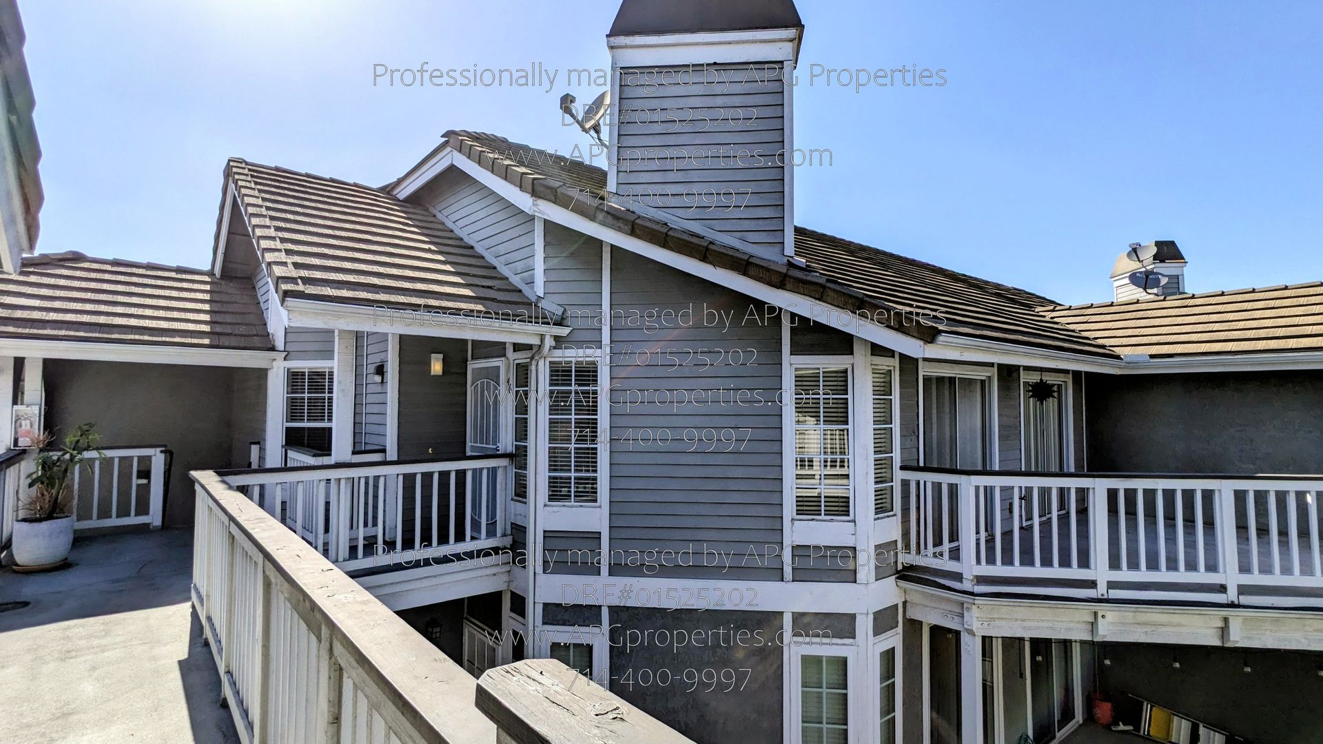 Garden Grove House: 10401 Garden Grove Blvd