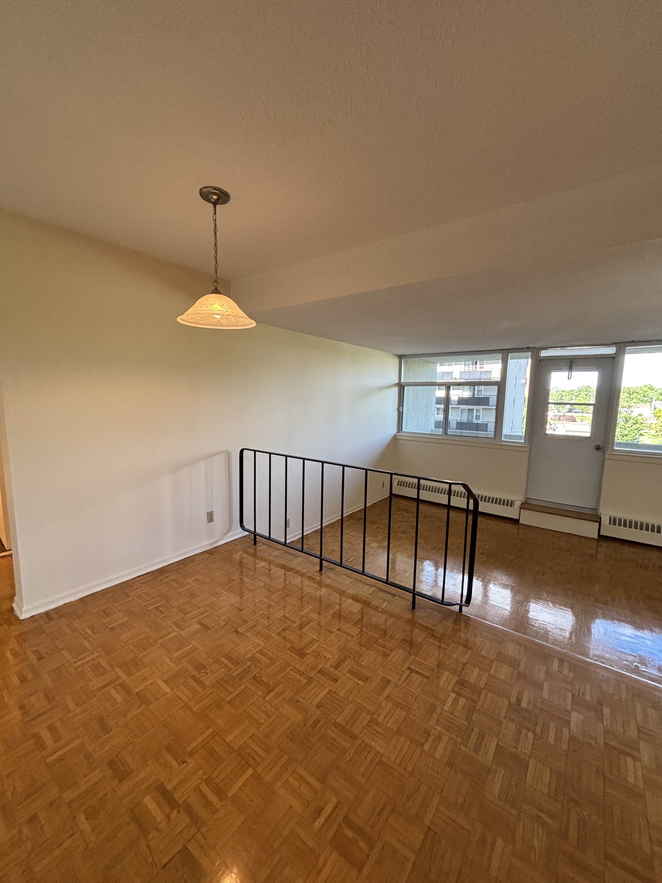 Ottawa House: 70 MCEWEN Ave