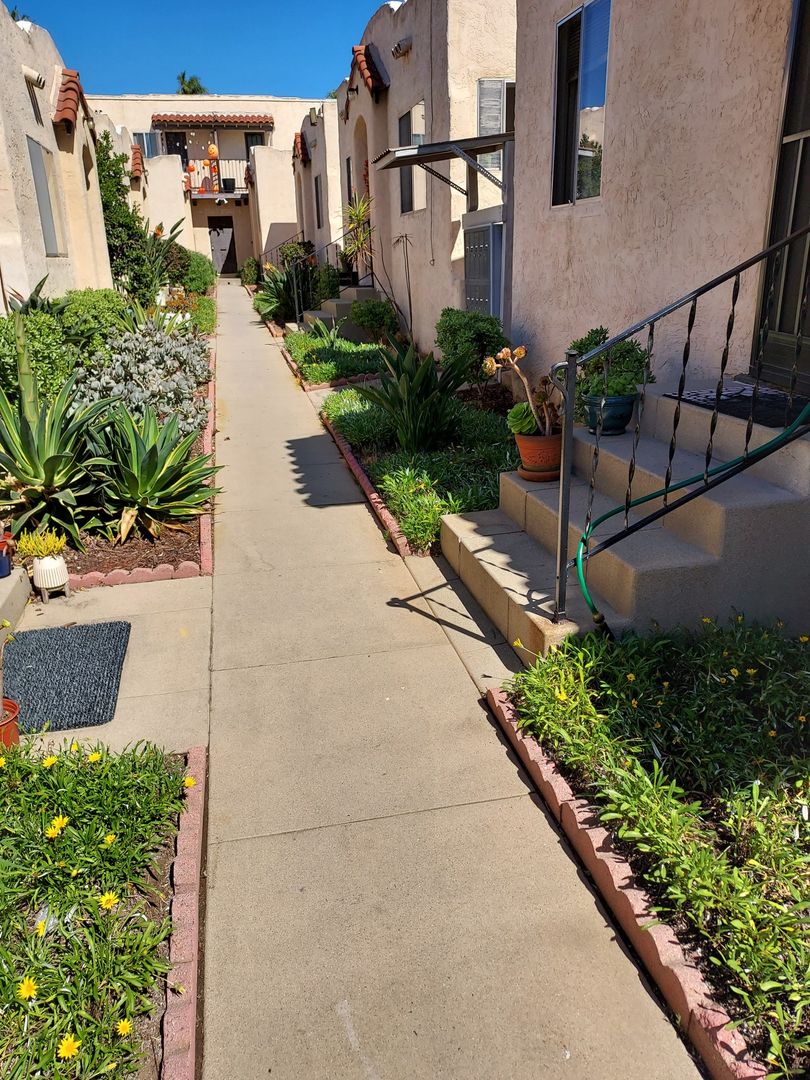 SAN DIEGO Condo: 2562 E. BROADWAY