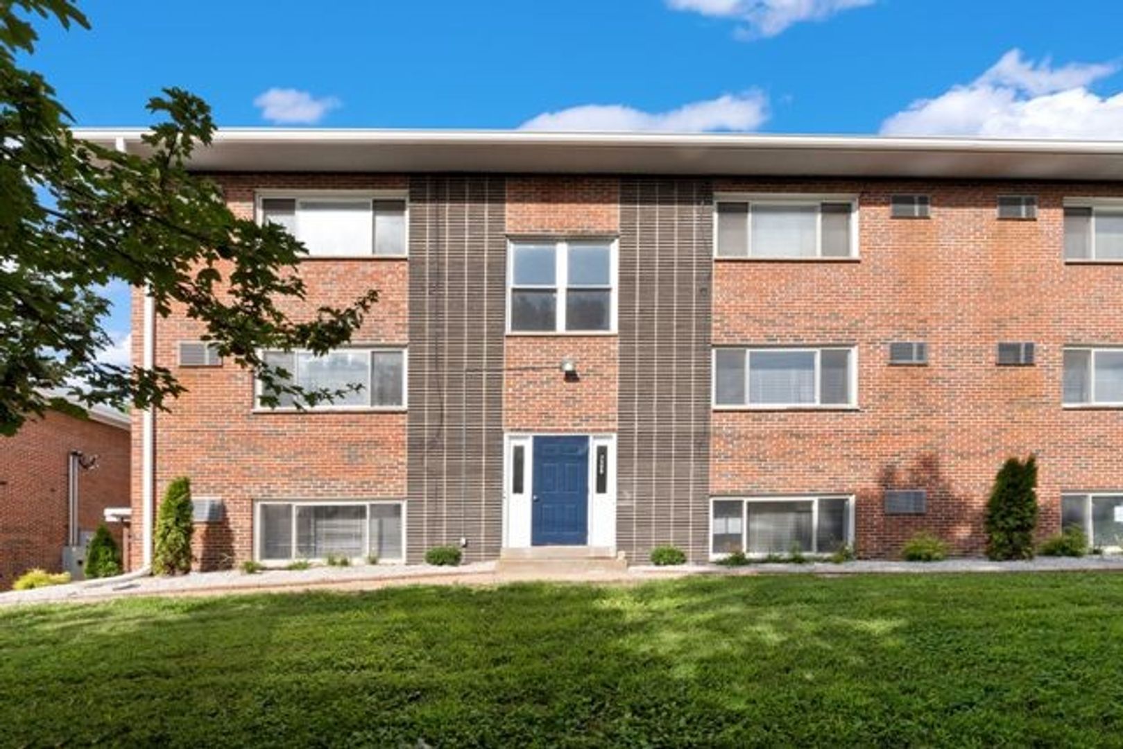 Maplewood Condo: 7506 Sussex Ave.