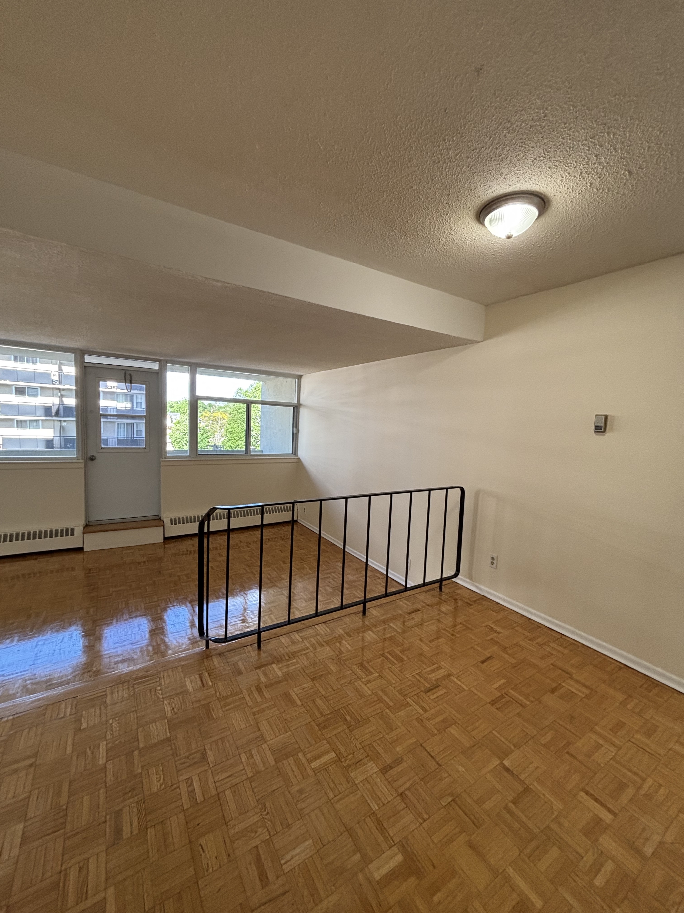 Ottawa House: 70 MCEWEN Ave