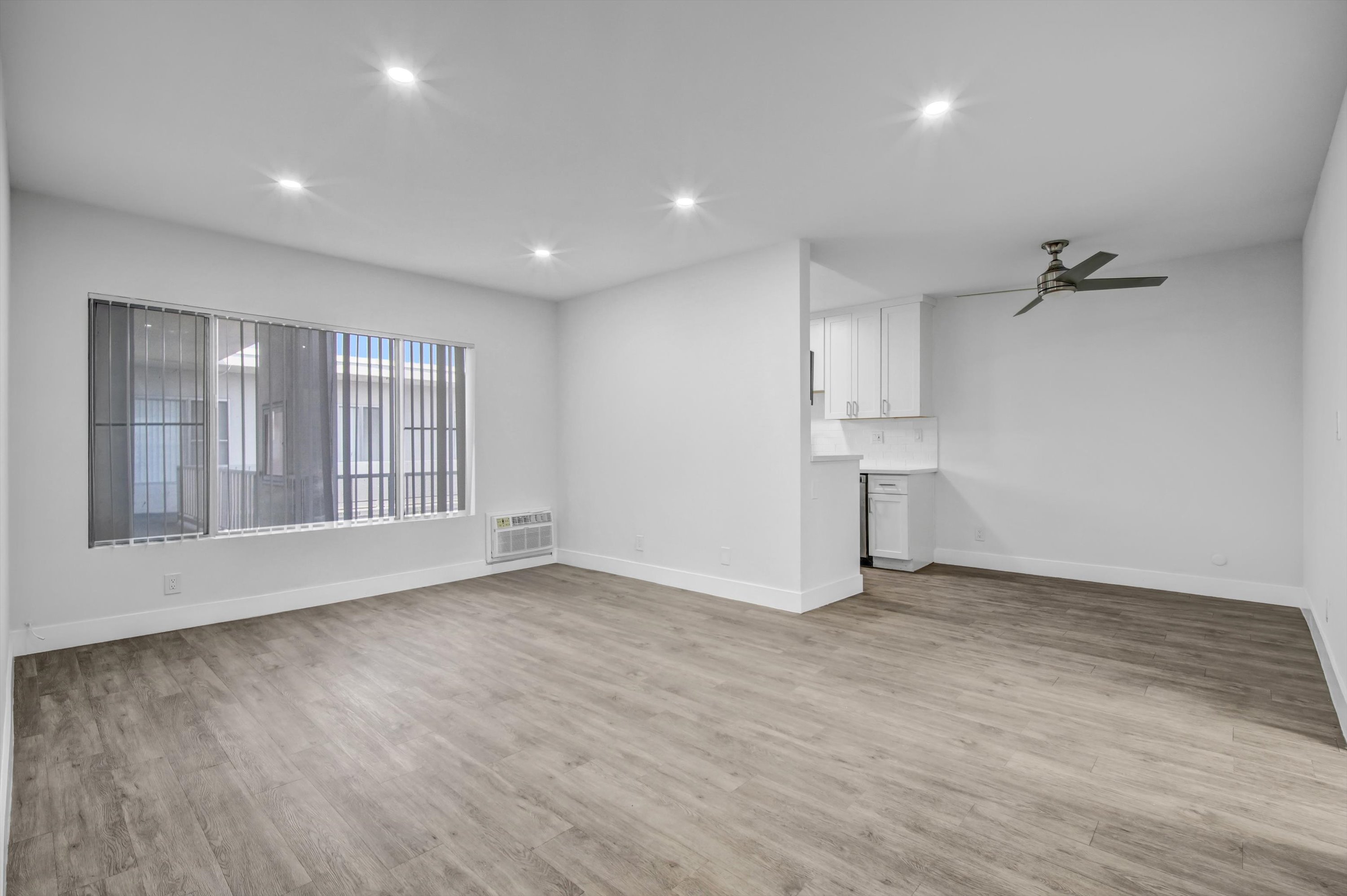 Los Angeles Condo: 2233 S Ridgeley Dr