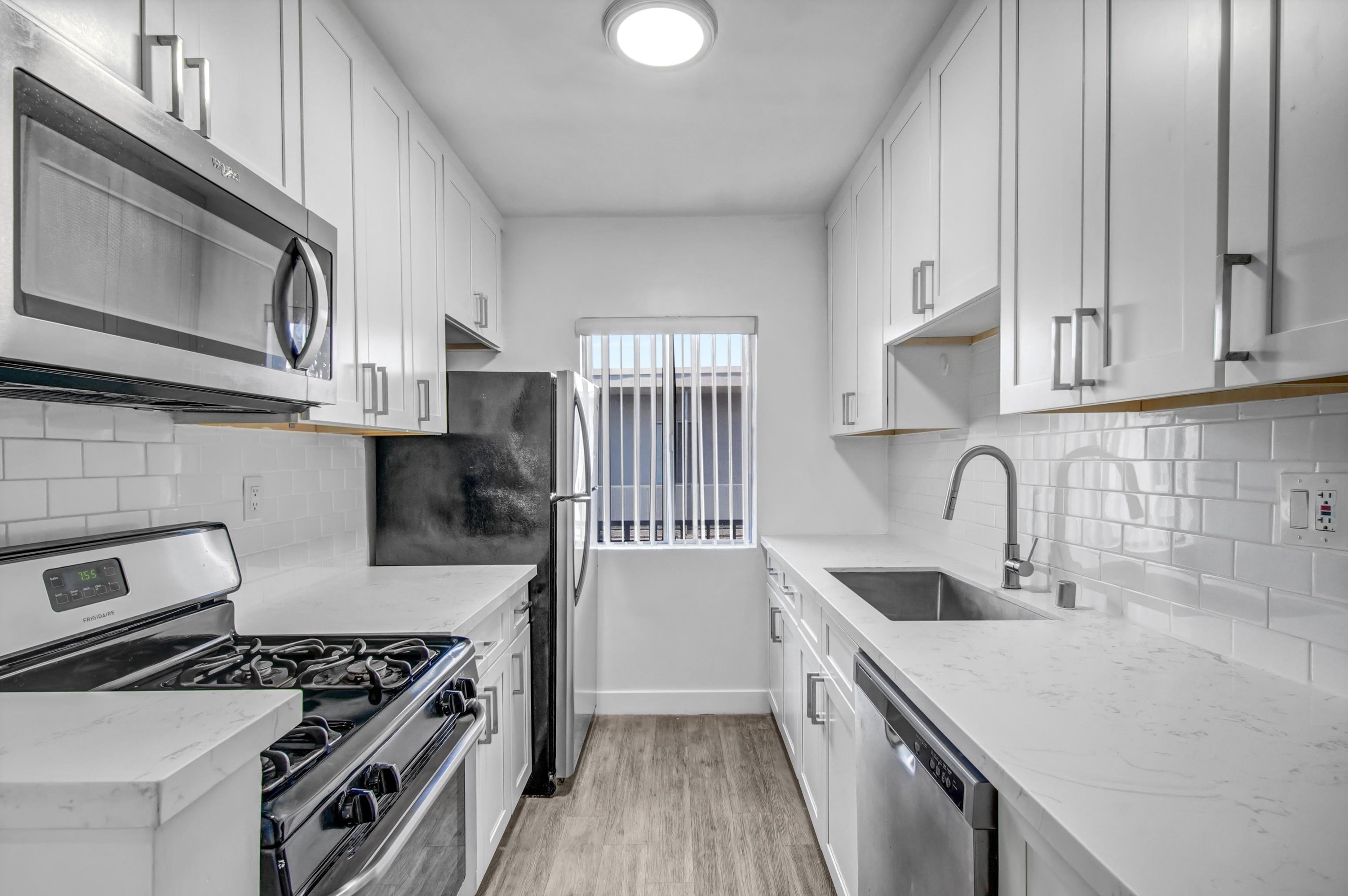 Los Angeles Condo: 2233 S Ridgeley Dr