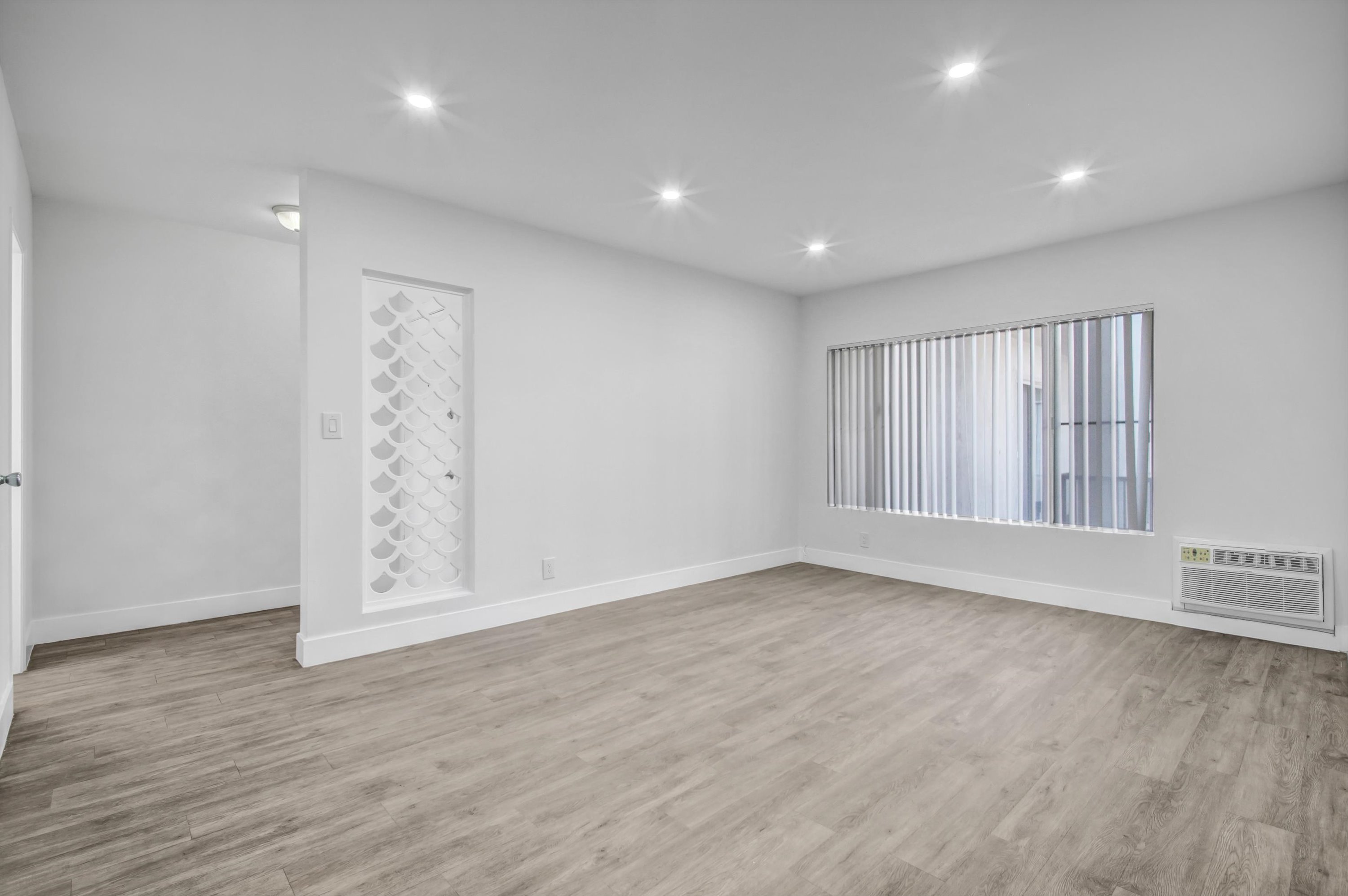 Los Angeles Condo: 2233 S Ridgeley Dr