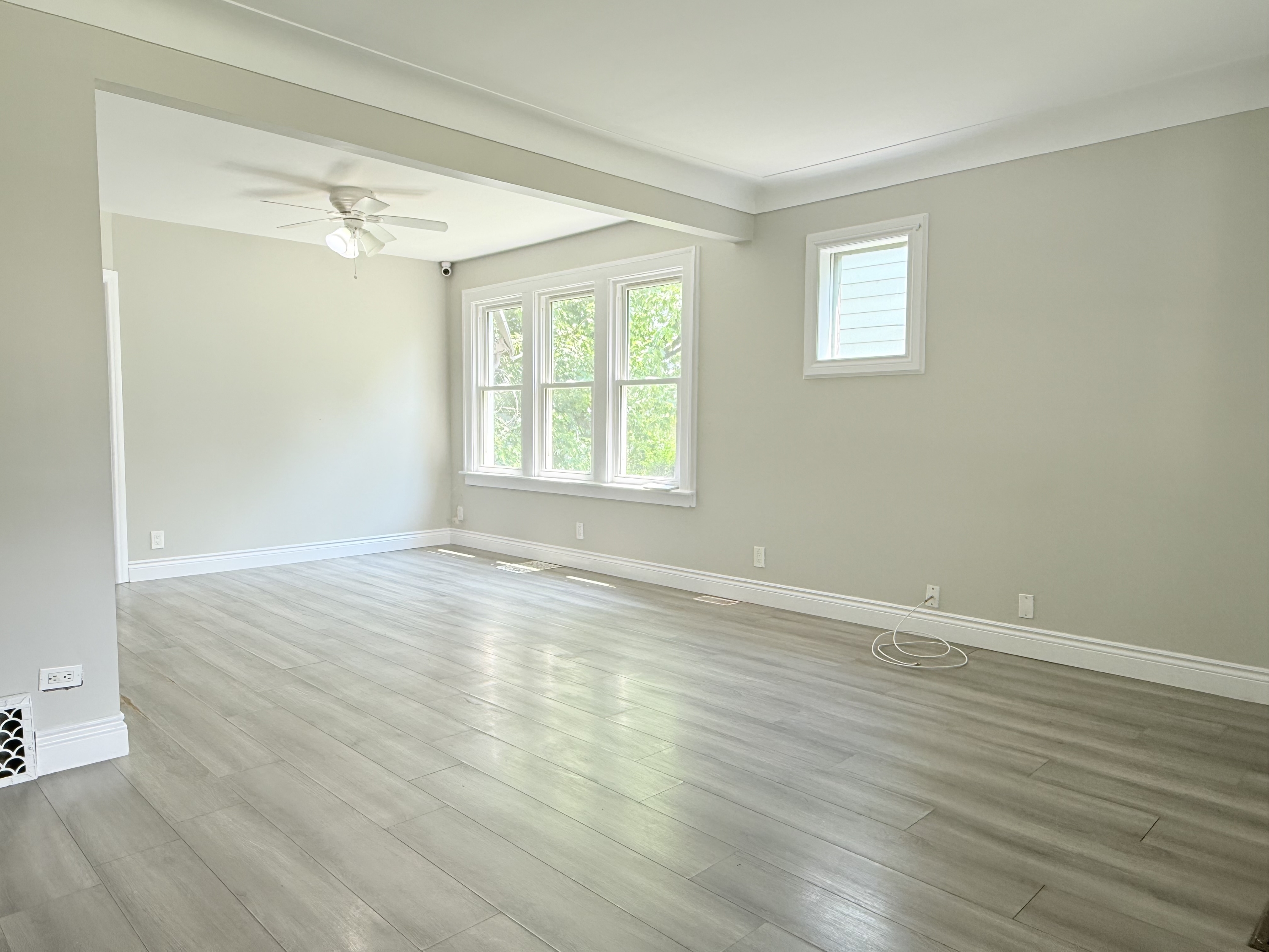 Windsor Condo: 1658 Marentette Ave