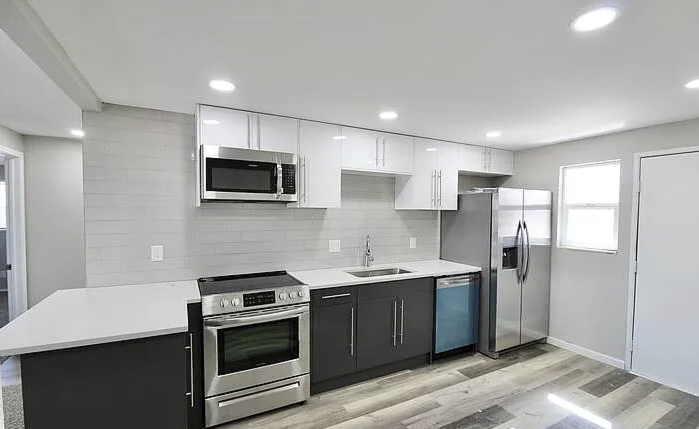 Golden Condo: 18244 West 3rd Place