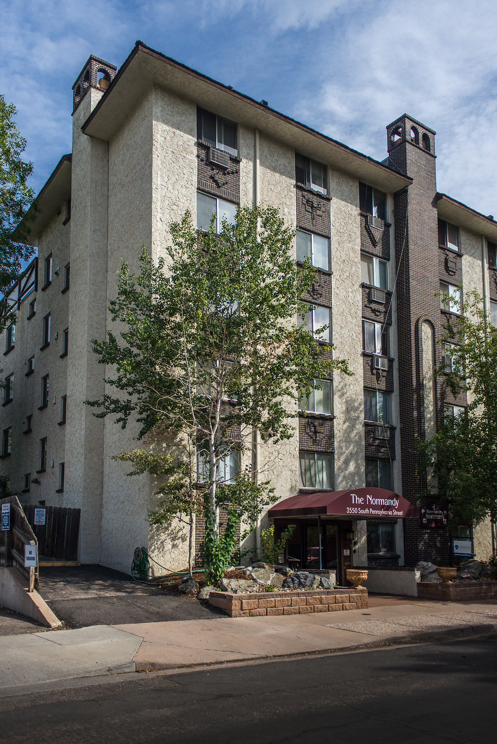 Englewood Apartment: 3550 S Pennsylvania St
