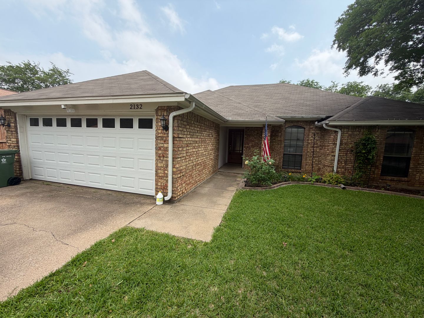 Arlington House: 2132 Turf Club Dr