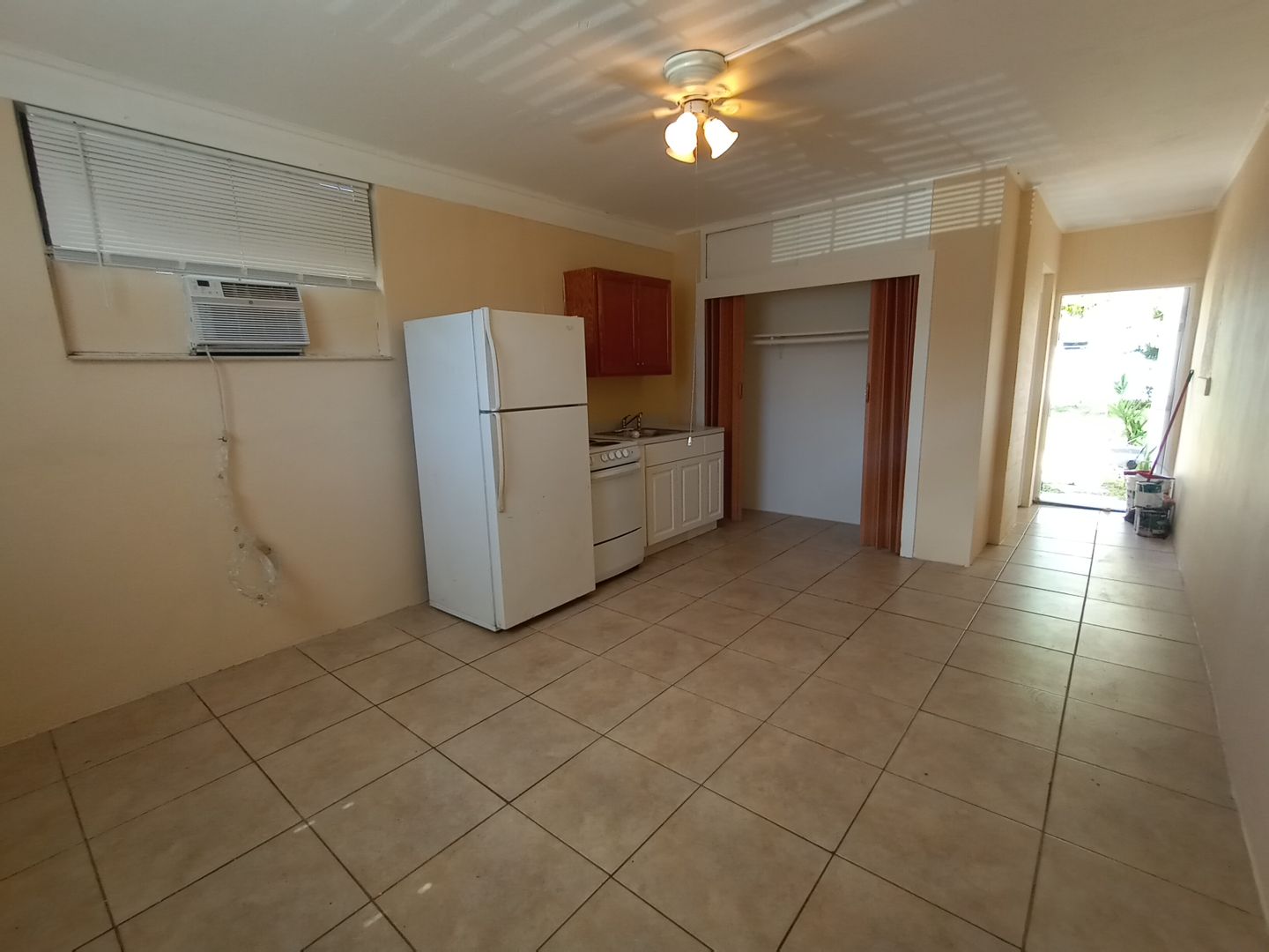 Riviera Beach Condo: 182 W. 34th St.