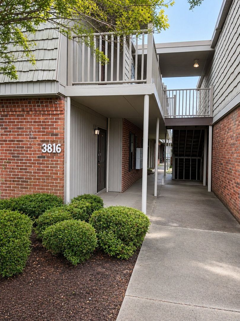 Winston-Salem House: 3816 Country Club Rd