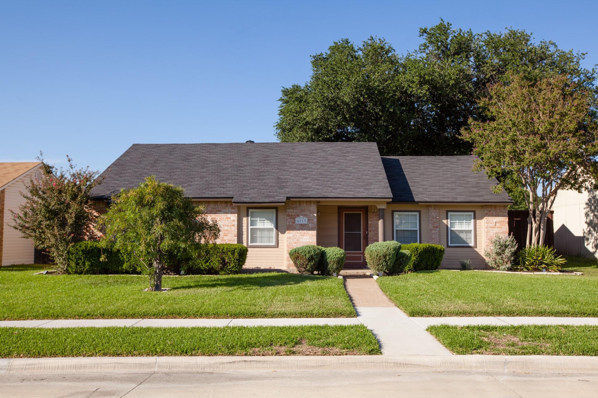 The Colony House: 5713 Baker Drive