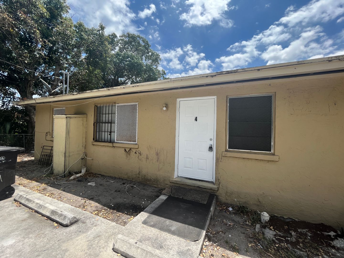 West Palm Beach Condo: 1100 Henrietta Ave.