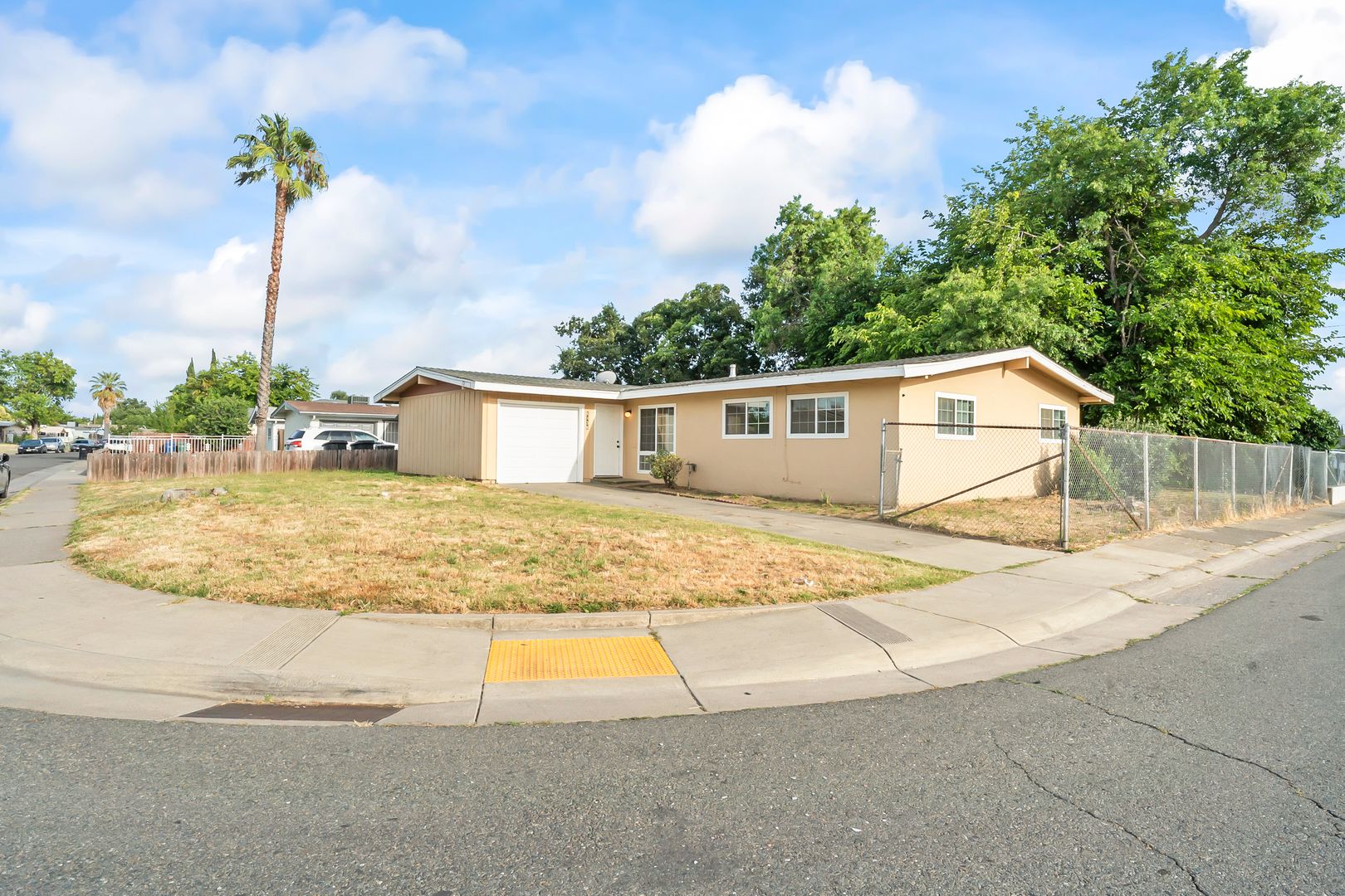 North Highlands House: 6436 Thomas Dr