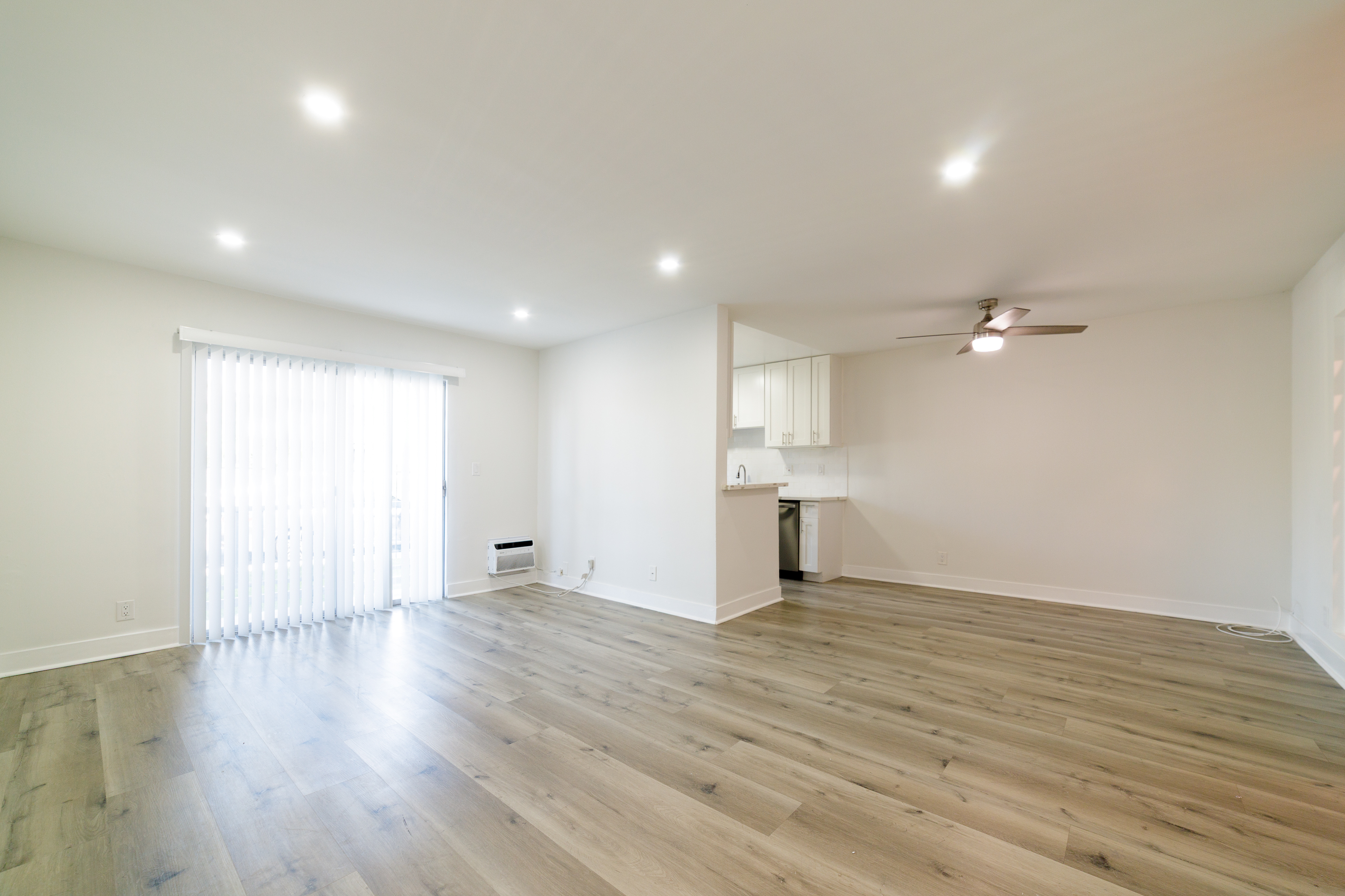 Los Angeles Condo: 2233 S Ridgeley Dr