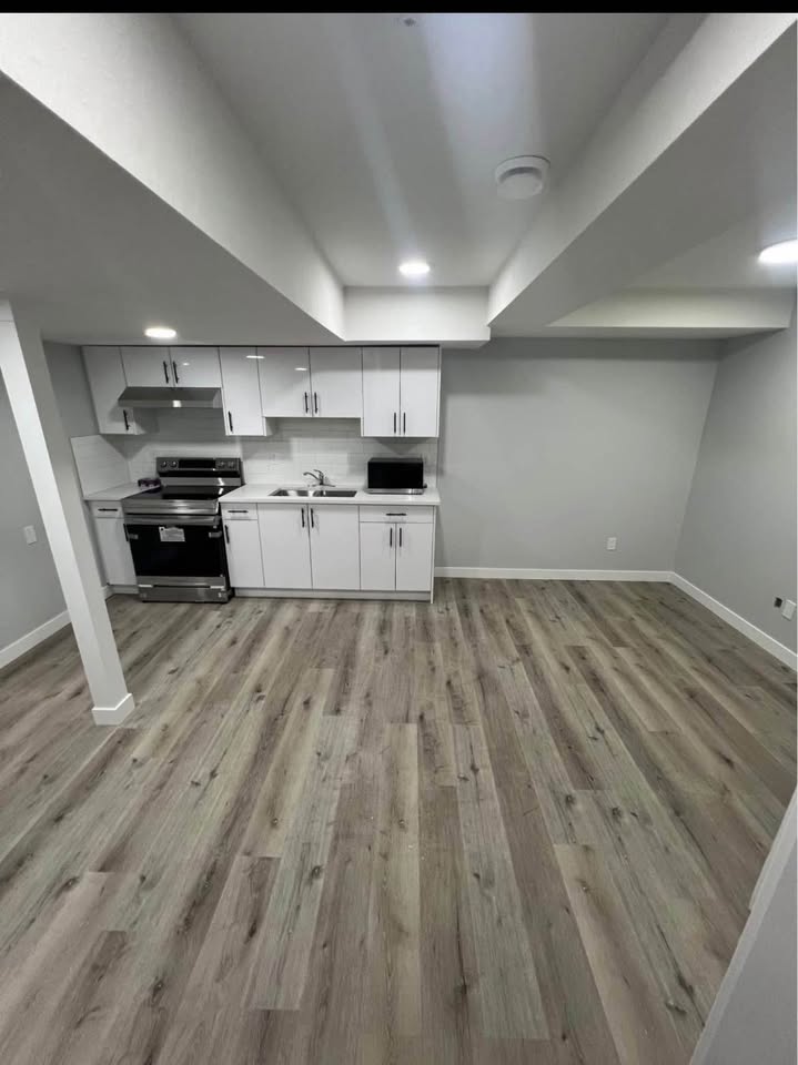 Edmonton House: 3316 160 St SW