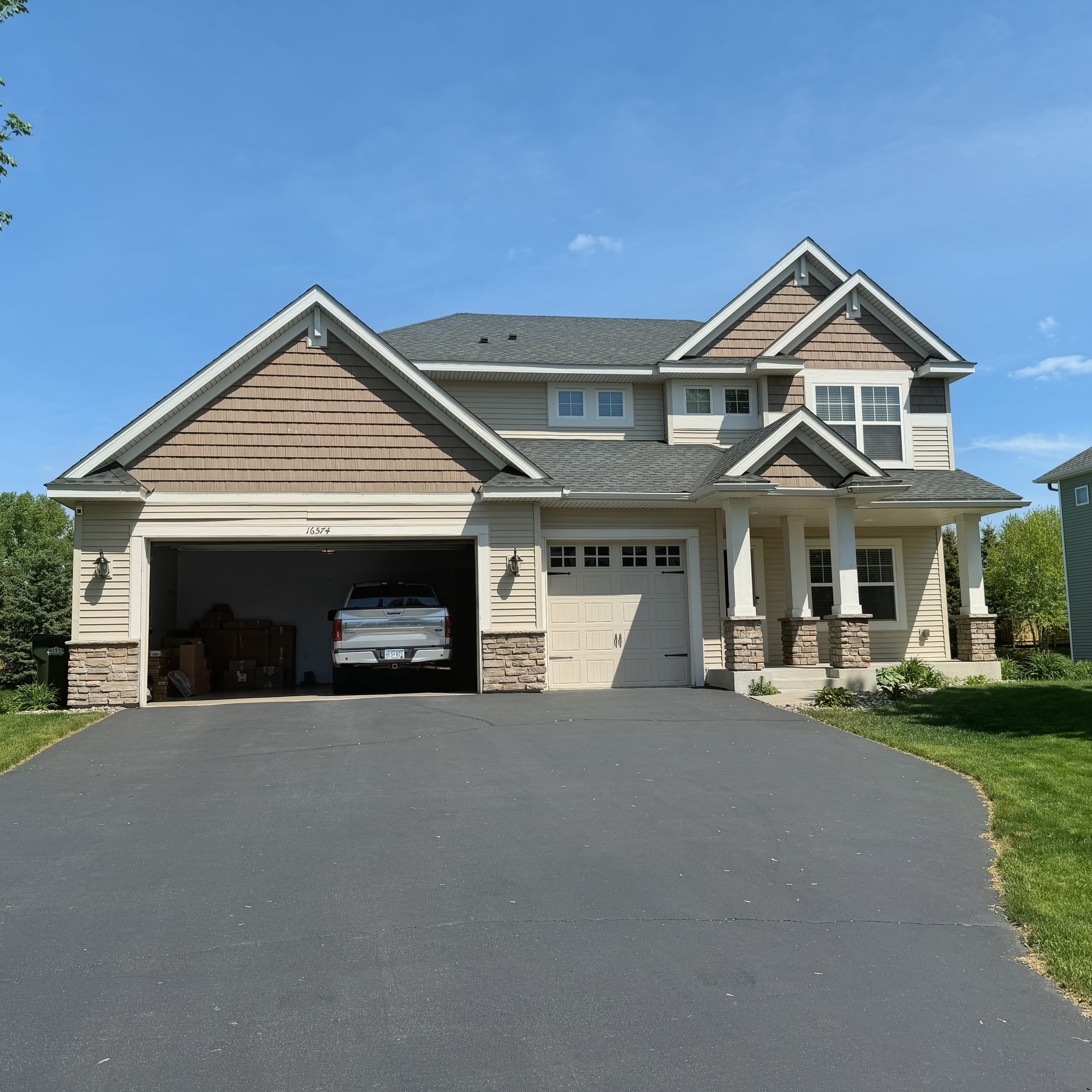 Lakeville House: 16574 Elm Creek Court