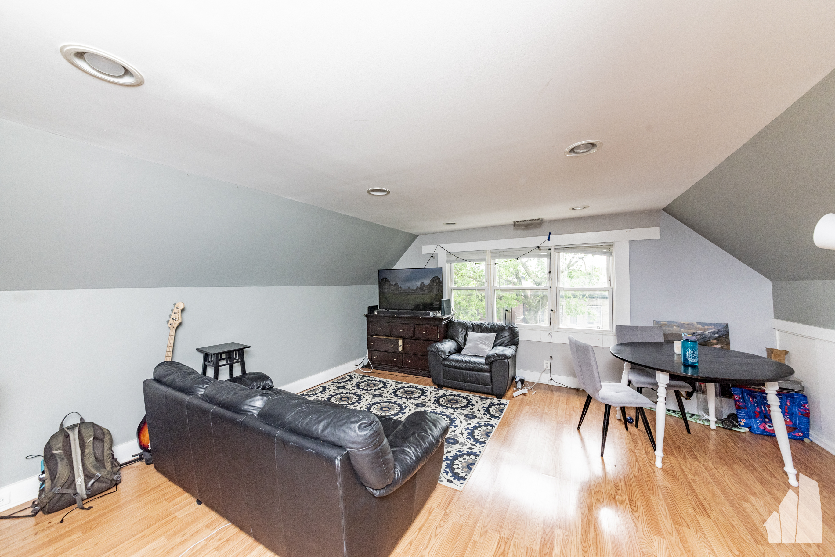 Chicago Condo: 1332 West Barry Avenue