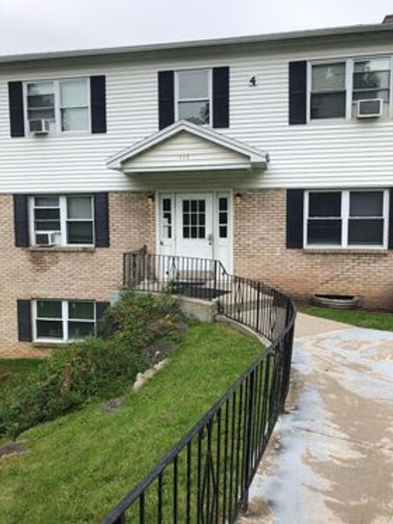 Canandaigua Condo: 223 Bristol St