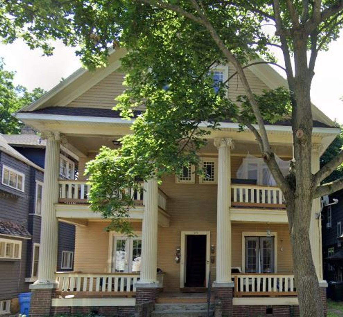 Rochester Condo: 100 Laburnam Crescent Apartment