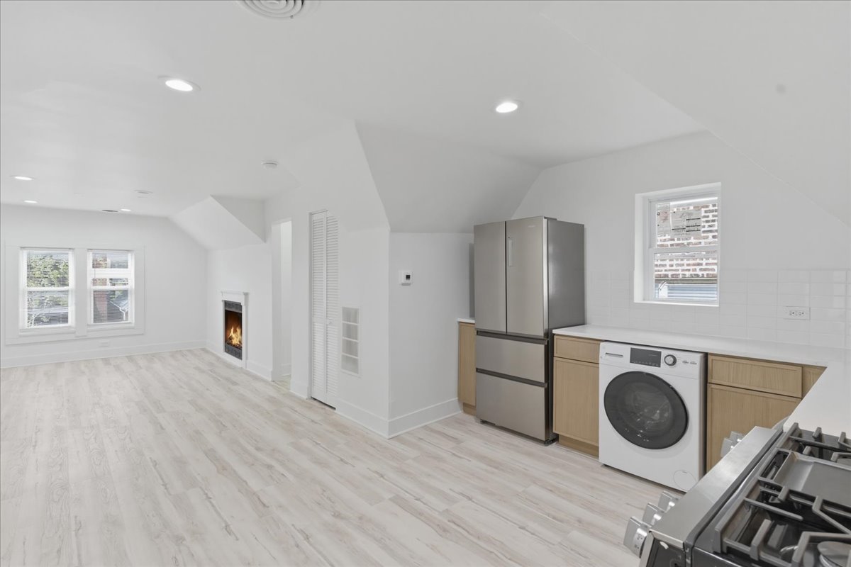 Chicago Condo: 2607 West Haddon