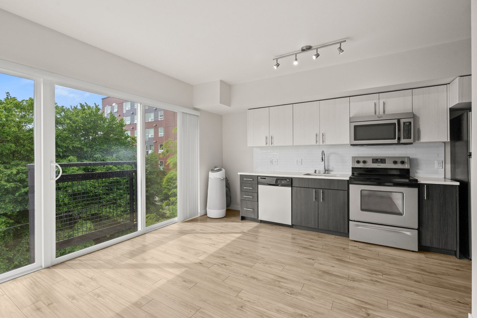 Seattle Apartment: 3036 16th Ave