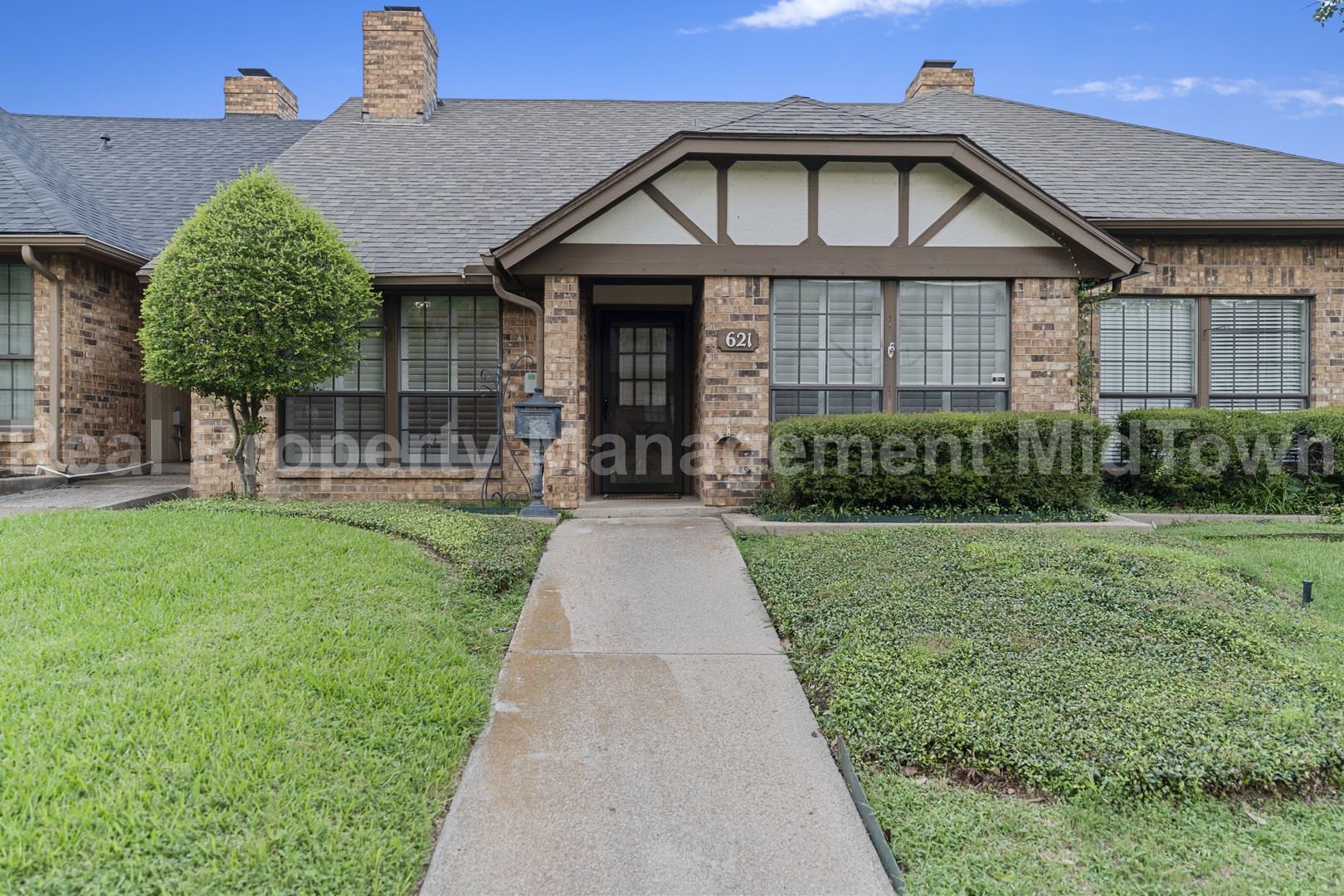 Arlington House: 621 Windgate Ct.