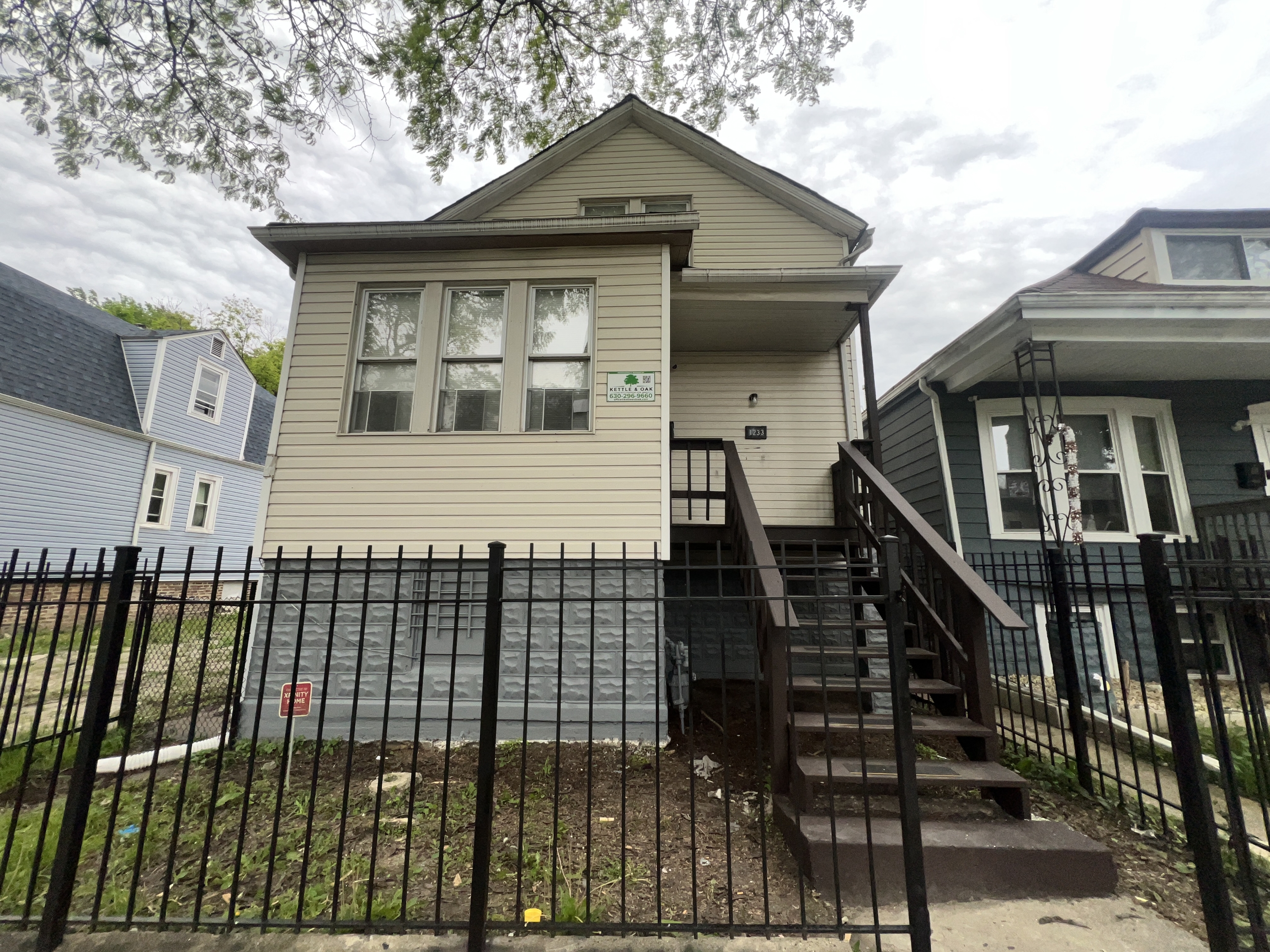 Chicago House: 1233 W 71st Pl