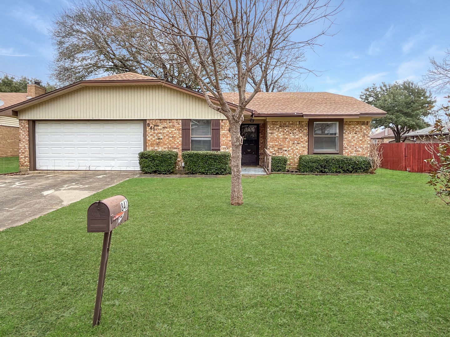 Euless House: 841 S Atkerson Lane