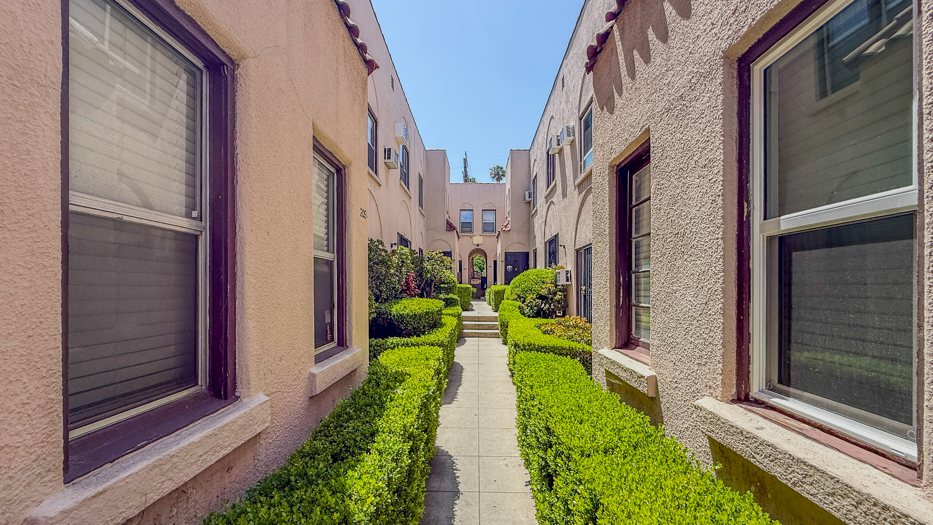 Los Angeles Condo: 209 N Berendo St