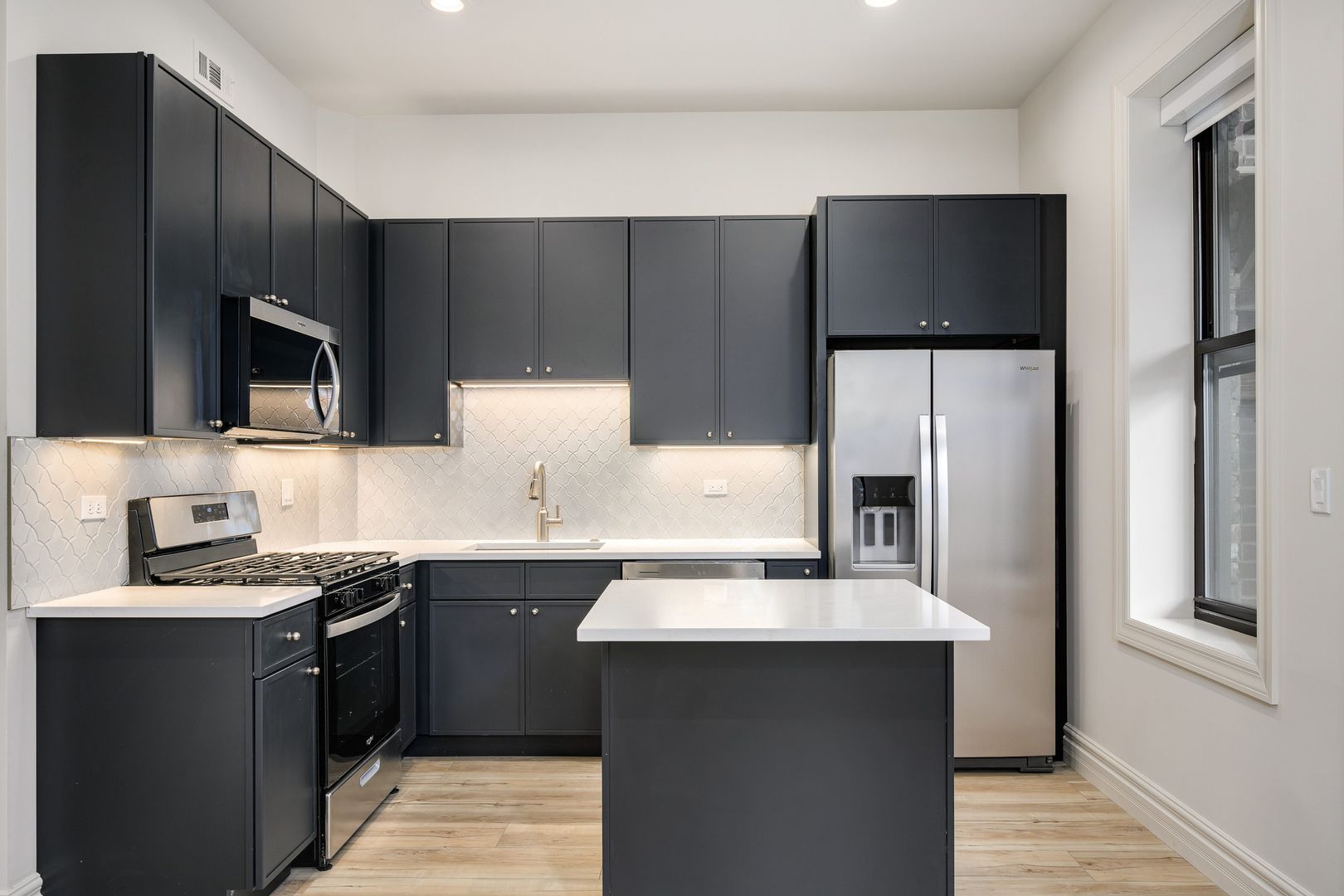 Chicago Condo: 1710 W Belmont Avenue