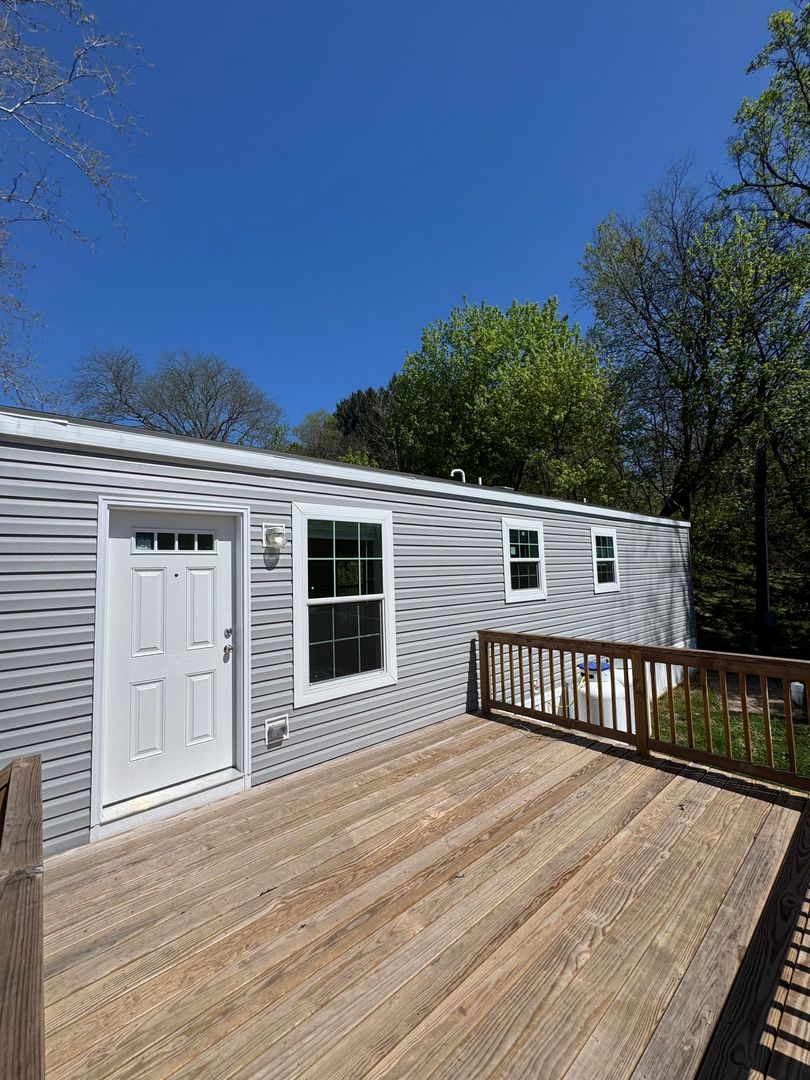 Easton Condo: 465 Royal Manor Rd