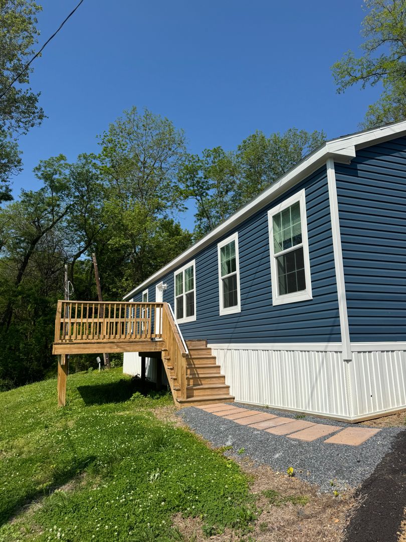 Easton Condo: 465 Royal Manor Rd