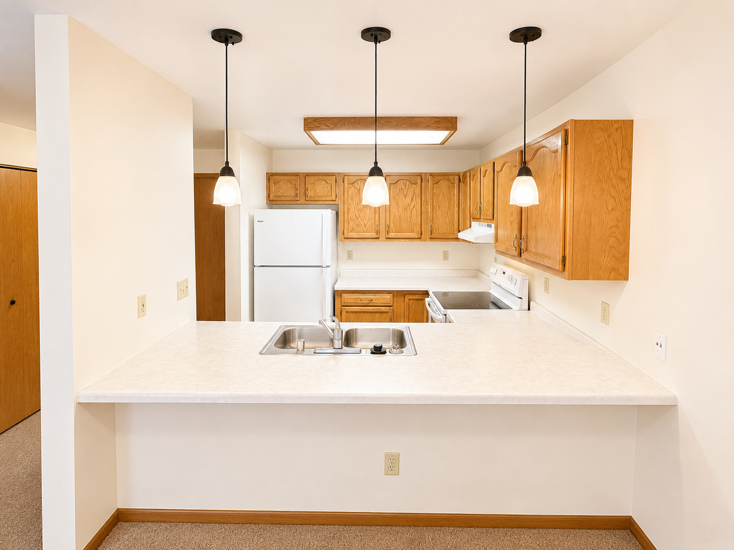 Madison Apartment: 1609 N Thompson Dr