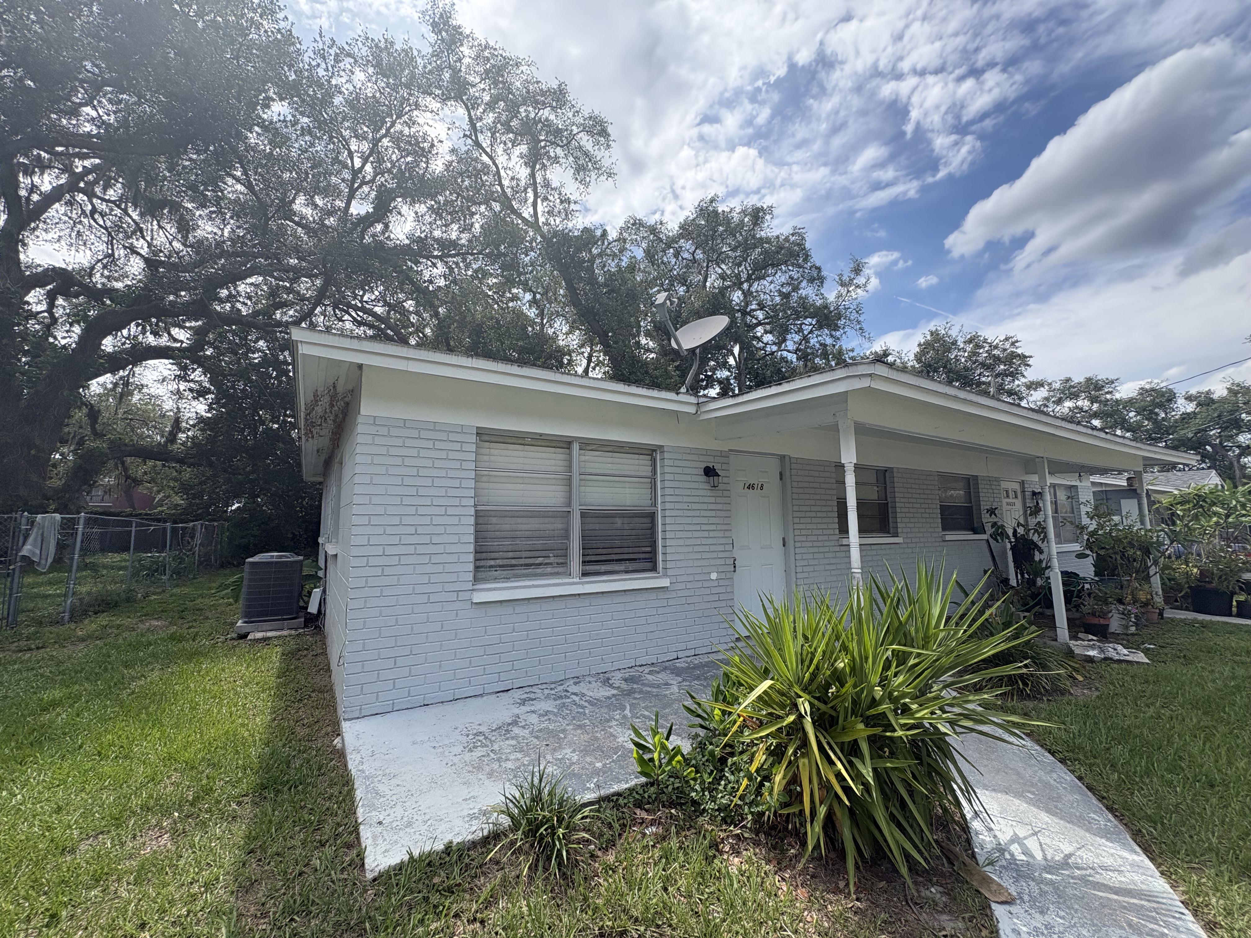 Tampa House: 14618 N 43rd St