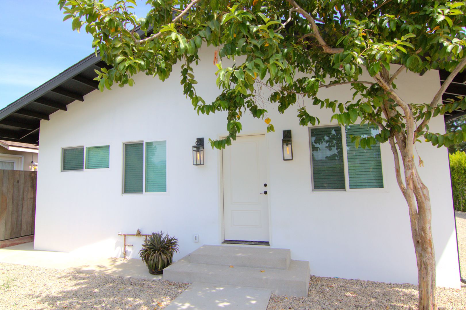 San Fernando Condo: 216 Harding Ave