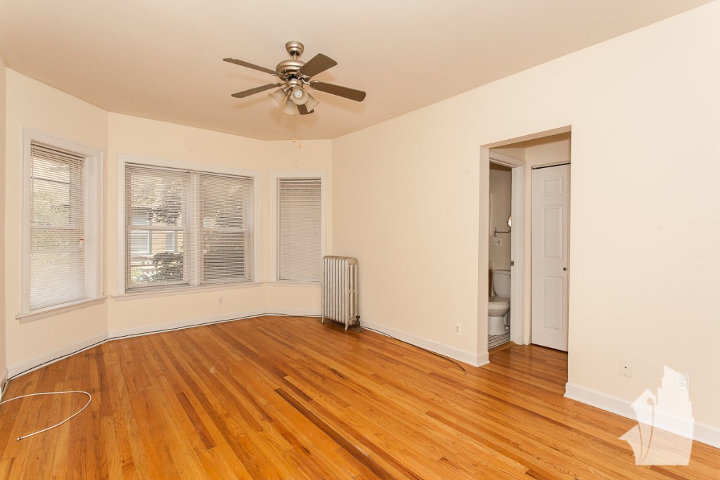 Chicago Condo: 3922 North Pine Grove Avenue