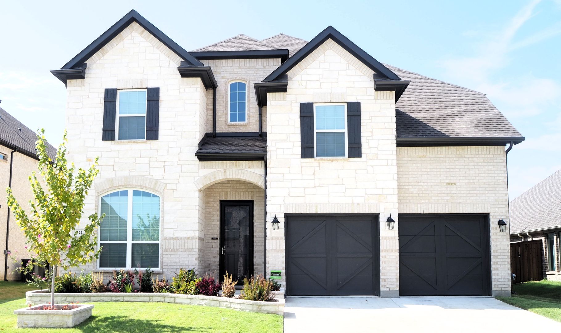 Little Elm House: 321 Oak Hollow