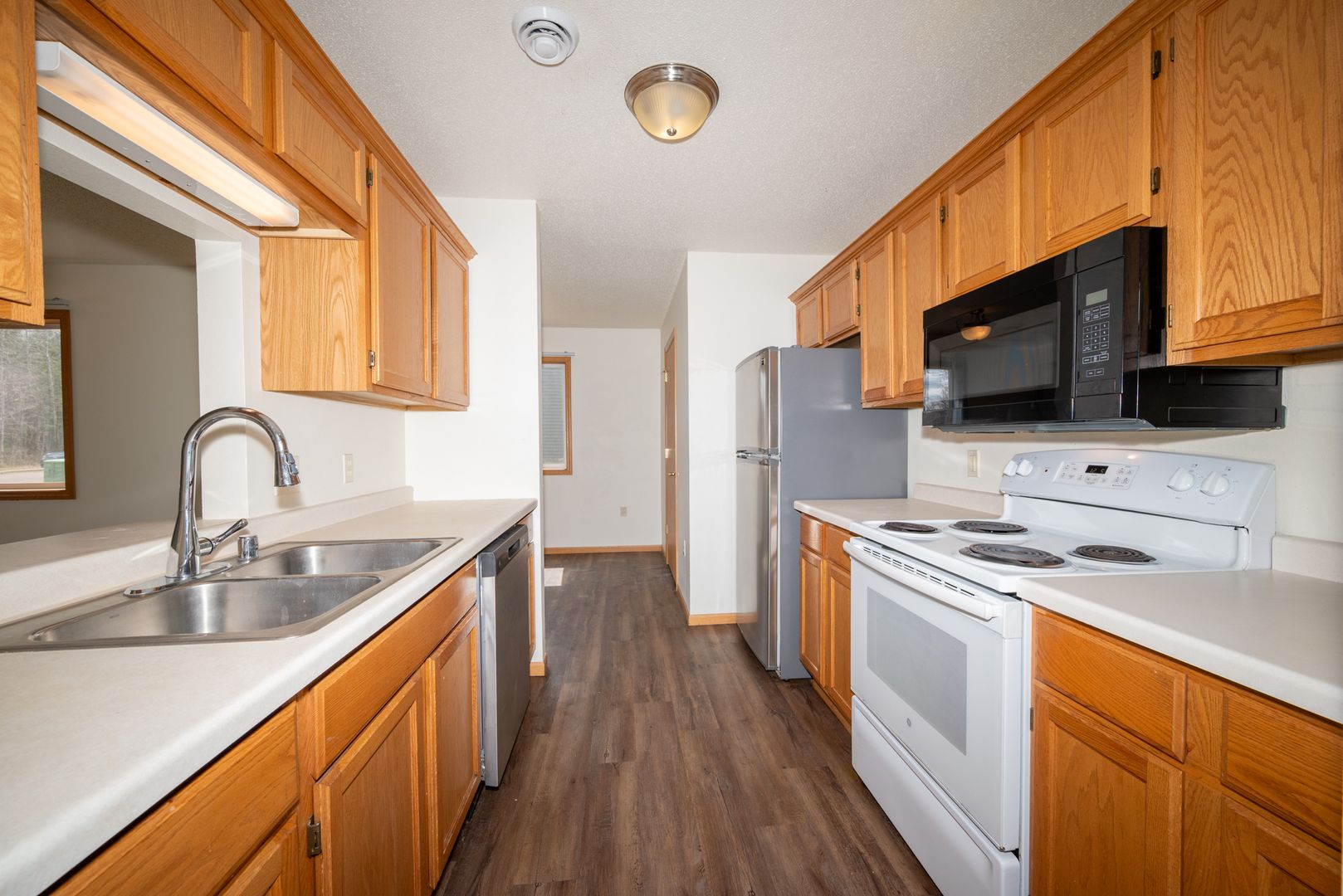 TOMAH Apartment: 1338 MARK Ave