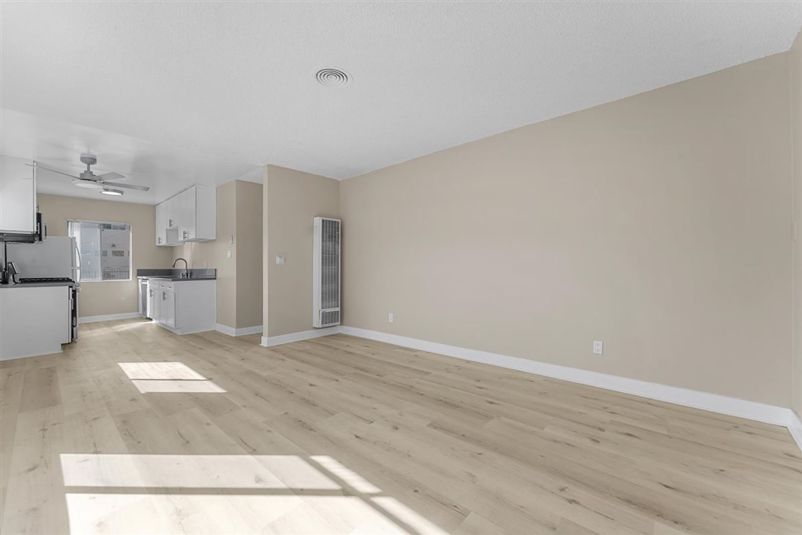 Inglewood Condo: 531 W Hyde Park Blvd