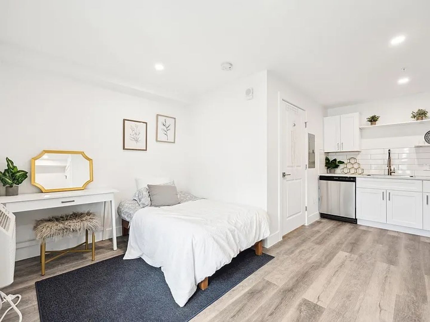 Aurora Apartment: 11800 E Colfax Ave
