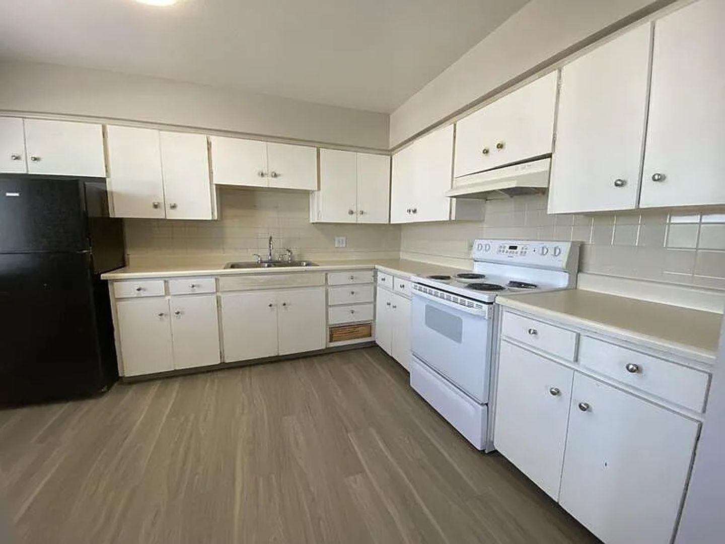 Lakewood Apartment: 5275 W 1st Ave