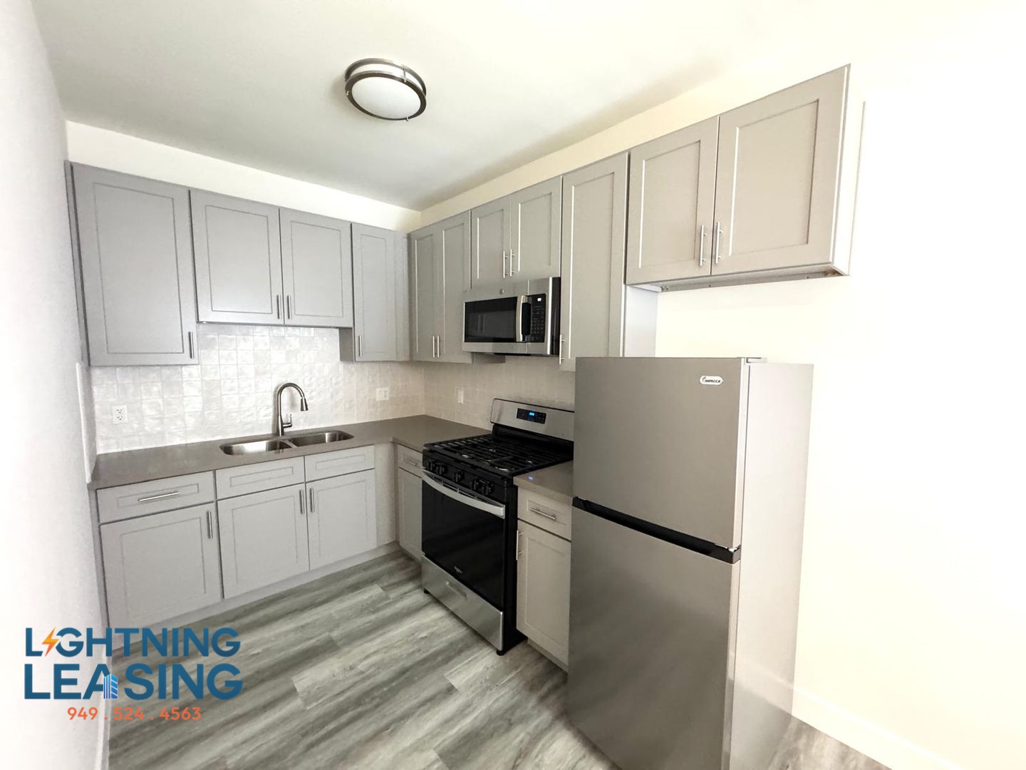 Los Angeles Condo: 400 N Coronado St