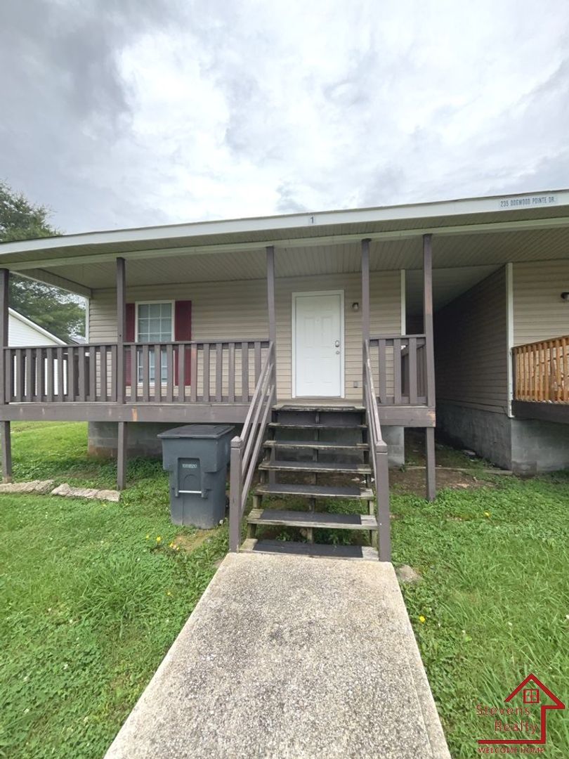 Mcminnville House: 235 Dogwood Pointe Drive