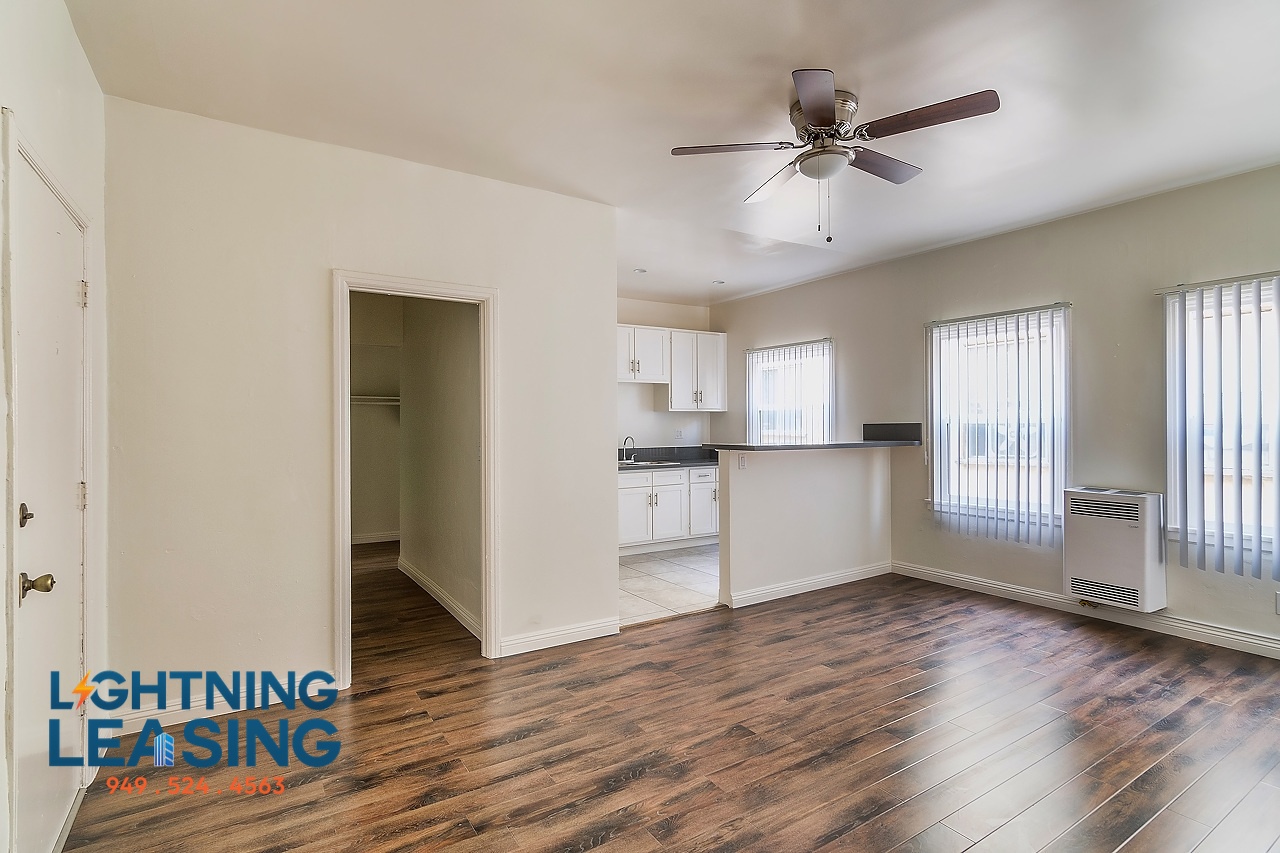 Los Angeles Condo: 420 N Coronado St
