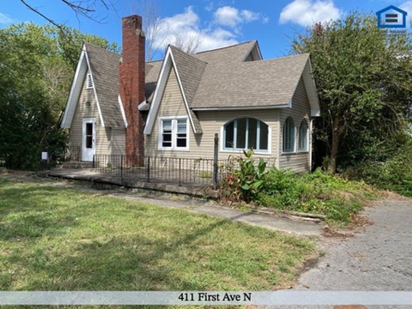 Baxter House: 411 First Ave N