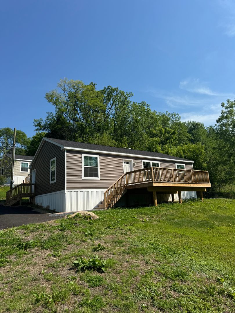 Easton House: 465-7 Royal Manor Rd