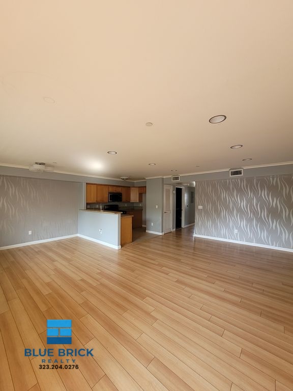 Van Nuys Condo: 13623 Sherman Way