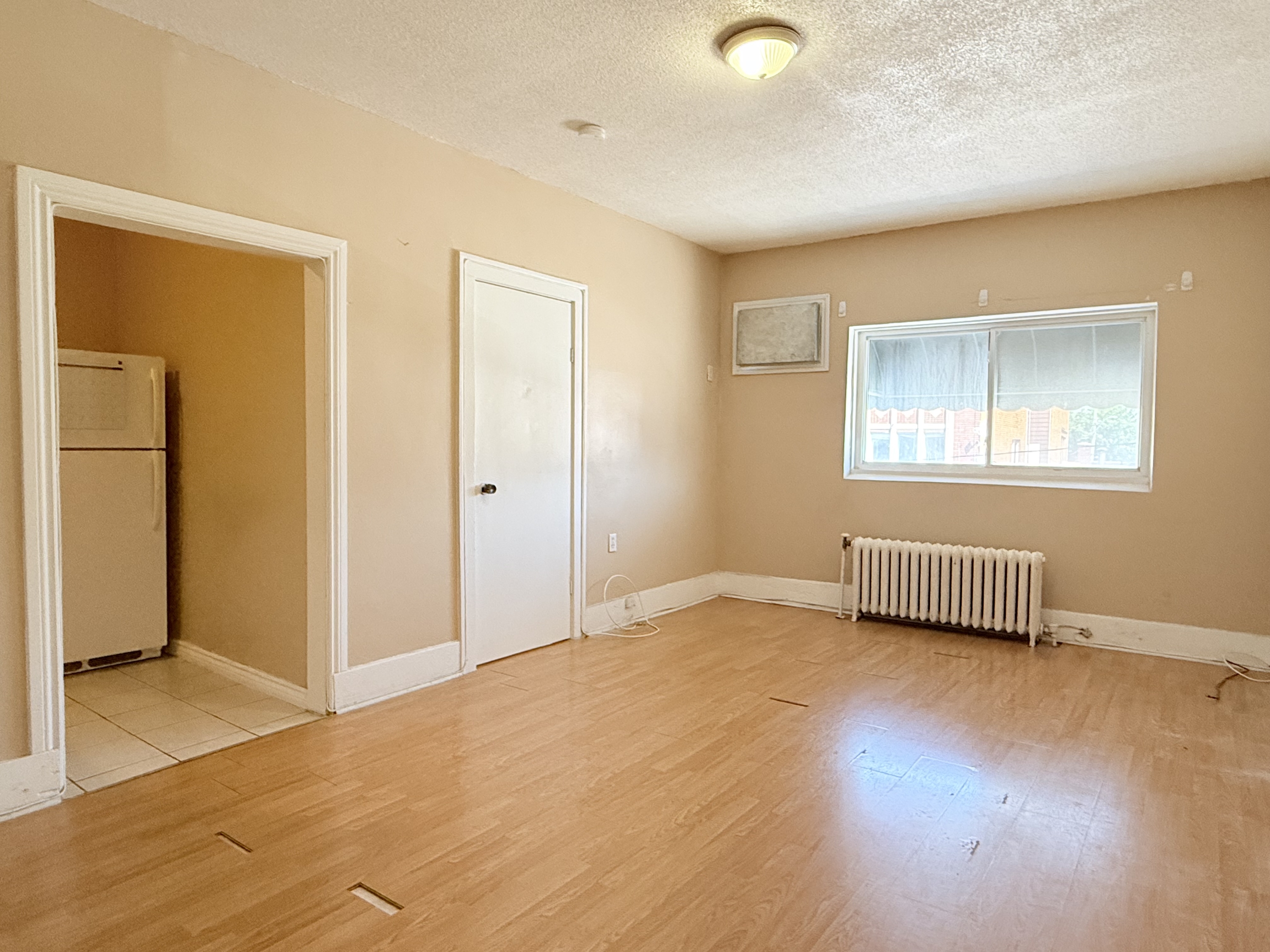 Windsor Condo: 1441 Wyandotte St E