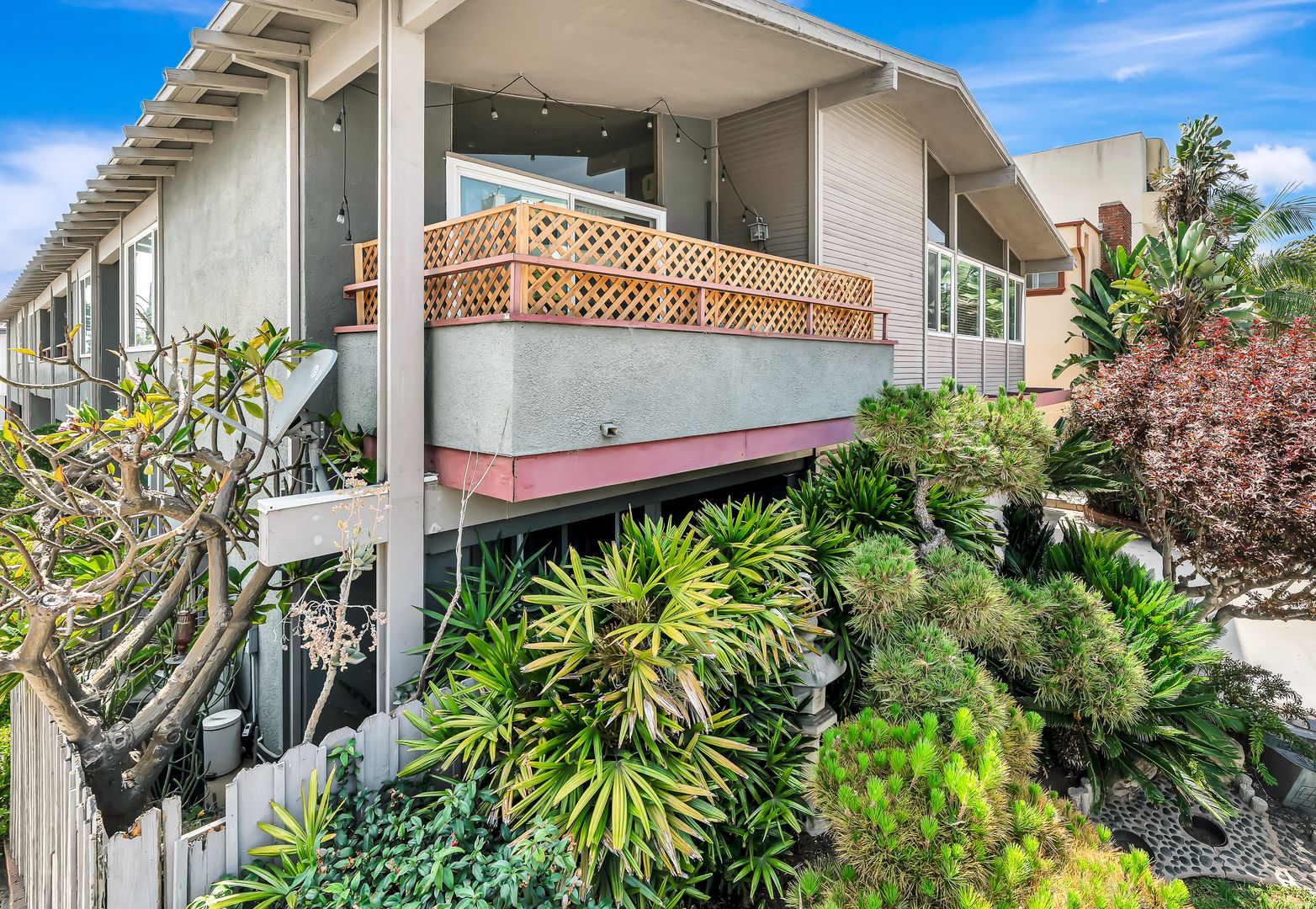 Los Angeles Condo: 1751 Colby Ave Building